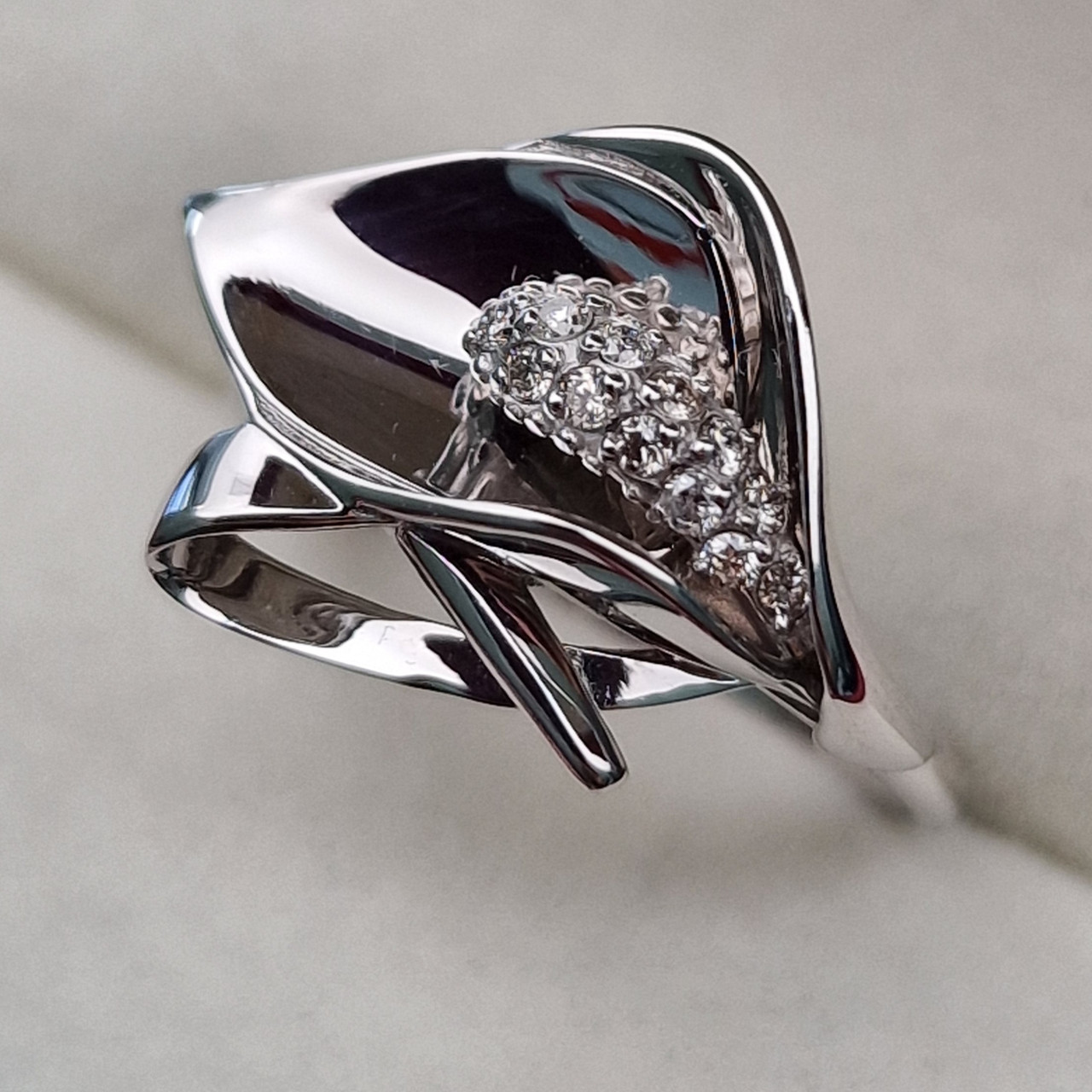 Золотое кольцо с бриллиантами 0.10Ct SI1/I, VG-Cut