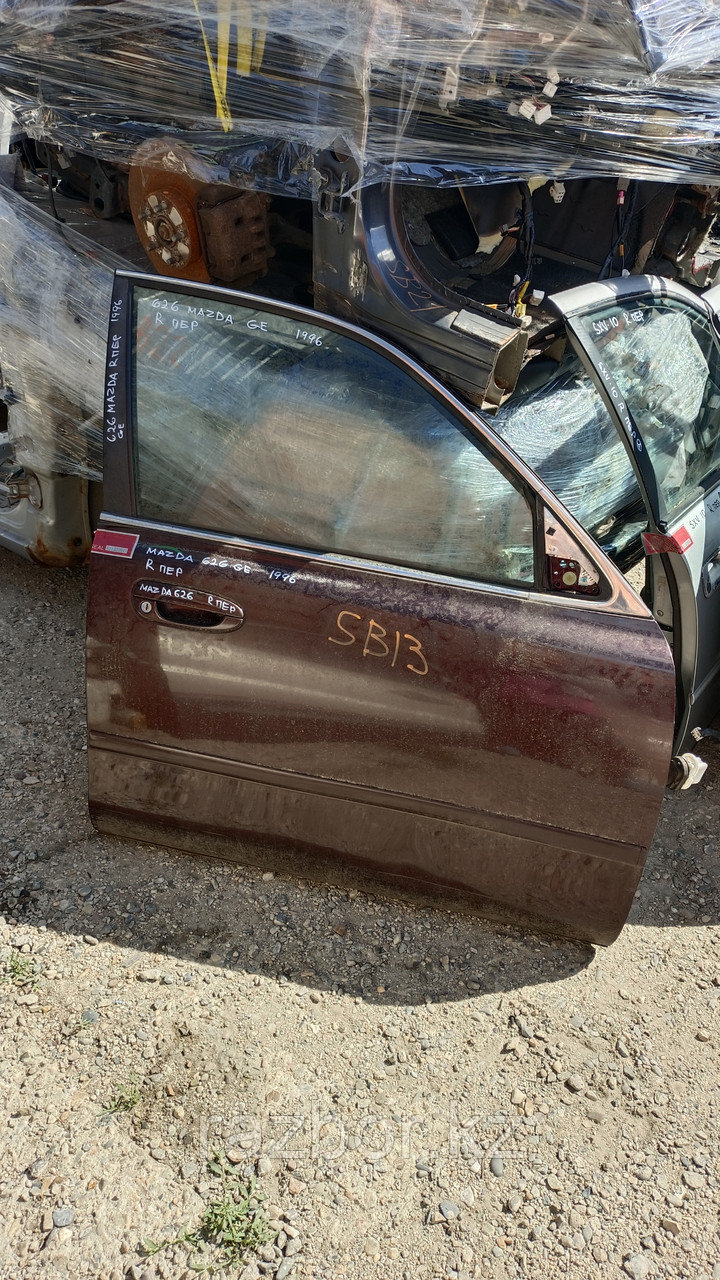 Дверь правая передняя Mazda 626. GE.