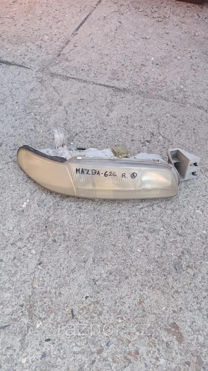 Фара правая передняя Mazda 626. GE.