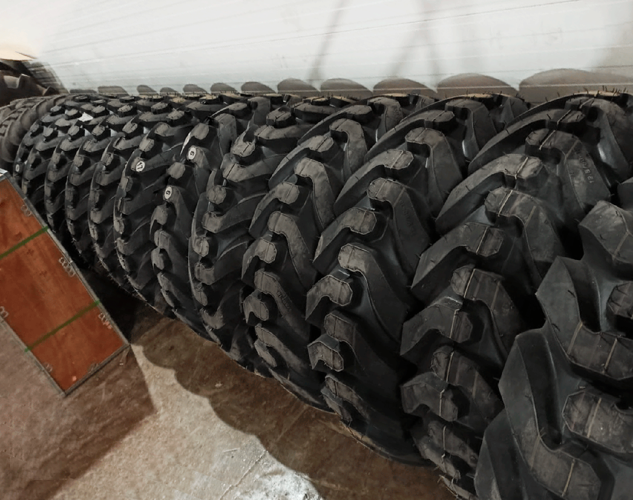 385/65R22.5 161F AR-01 TL MI ИНДУСТРИАЛЬНЫЕ ШИНЫ (MITAS ЧЕХИЯ)