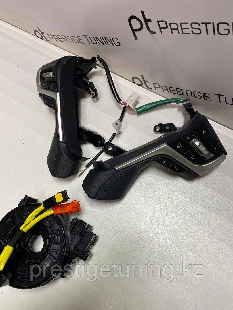 Кнопки управления с руля (мультируль) на Land Cruiser Prado 2018-21