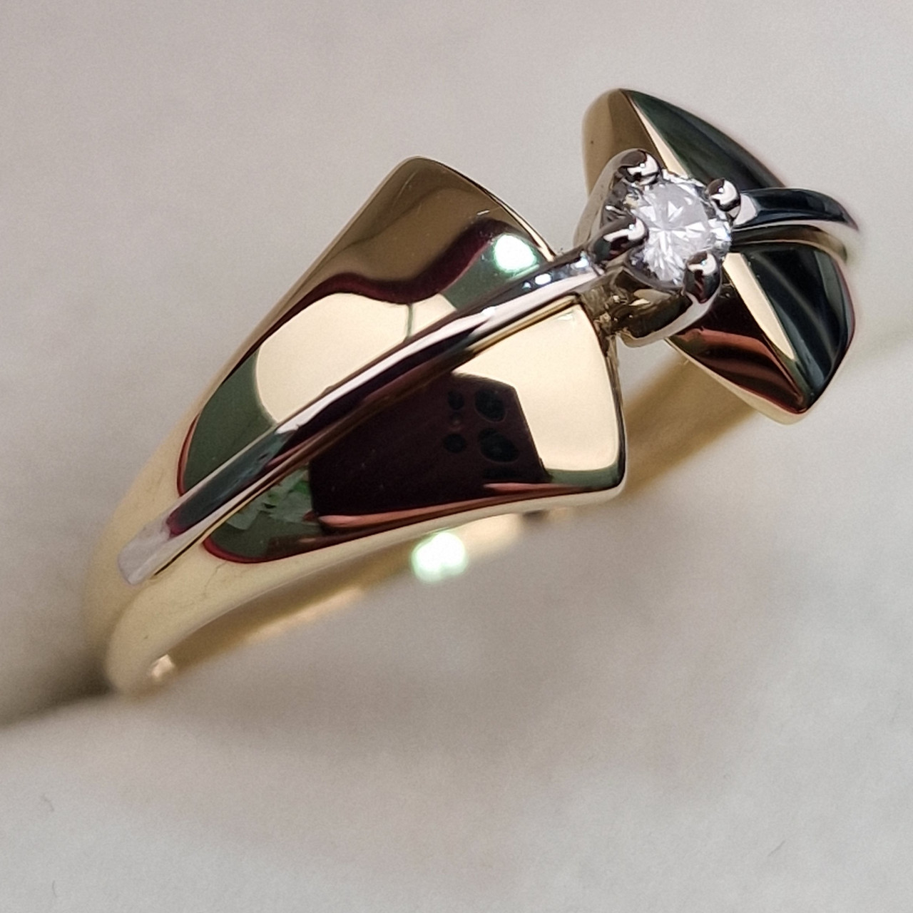 Золотое кольцо с бриллиантами 0.1Сt S1/H VG - Cut