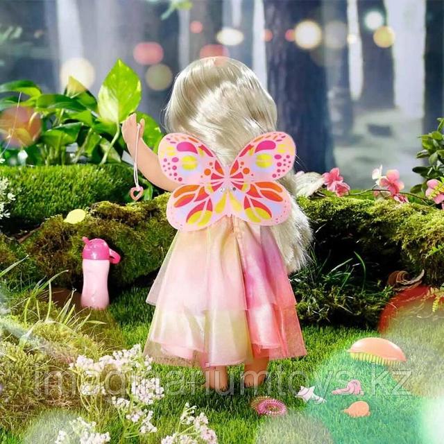 Жыныс мүшесін мықтап қысып тұрған қынаптың жақыннан түсірілуі