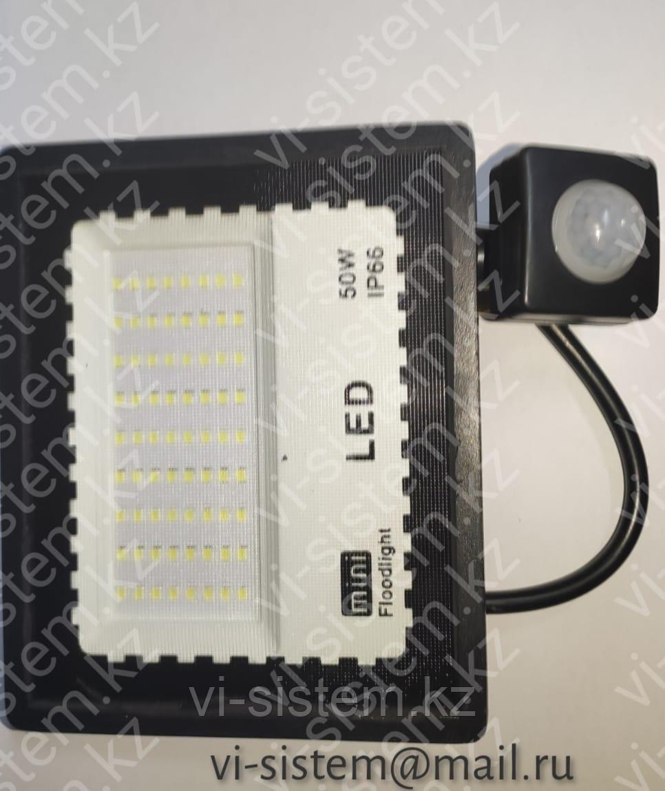 LED-Прожектор 50W с датчиком движения Черный