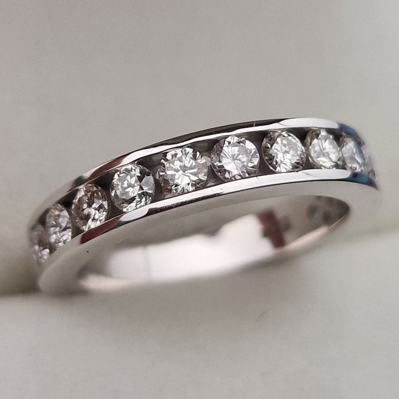 Золотое  кольцо с бриллиантами 0.90Сt SI2-I1/I, VG - Cut
