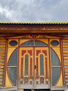 Бұлшық етші түсірілім алаңында емес порножұлдызға минет жасады