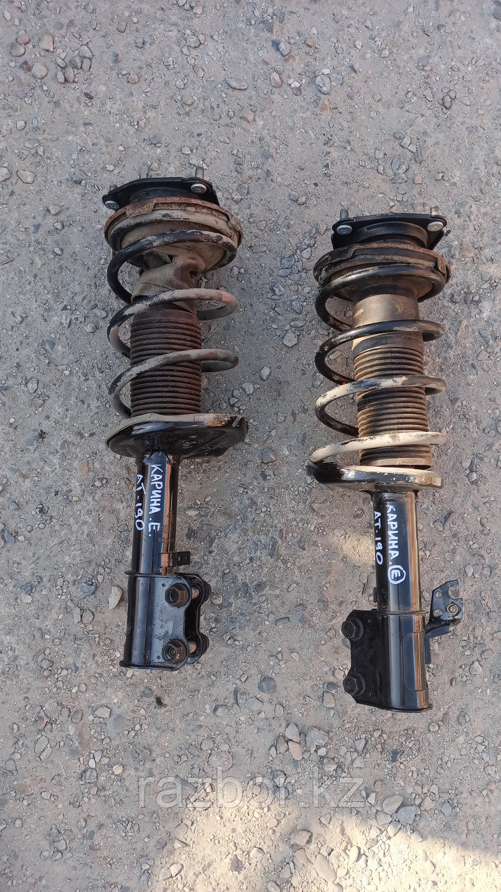 Стойки передние в сборе Toyota Carina E.