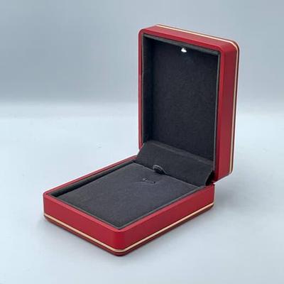 Ювелирная коробочка красная (окантовка  под кулон)19375-47