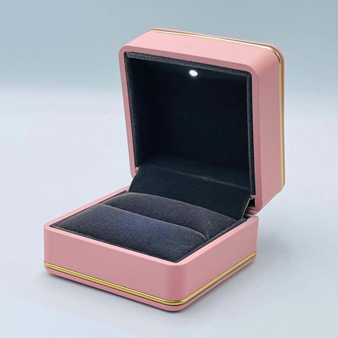 Ювелирная коробочка розовая(окантовка  под кольцо)19375-55