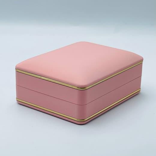 Ювелирная коробочка розовая(окантовка  под кулон)19375-54
