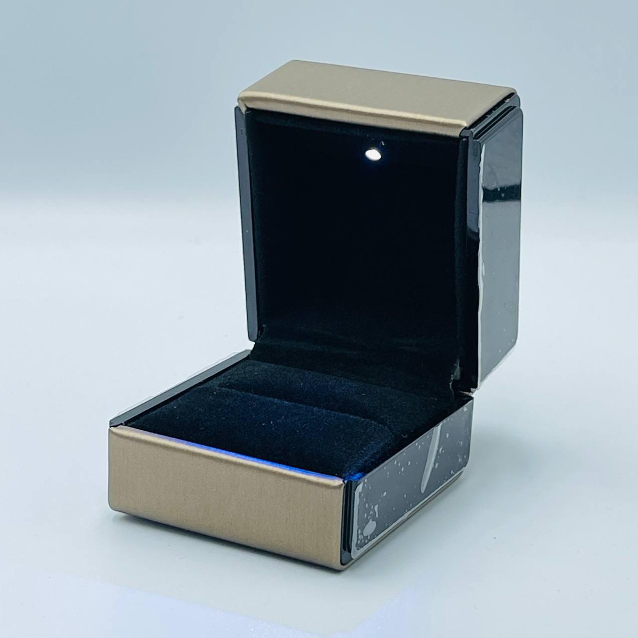Ювелирная коробочка для кольца золотая лед 19375-4