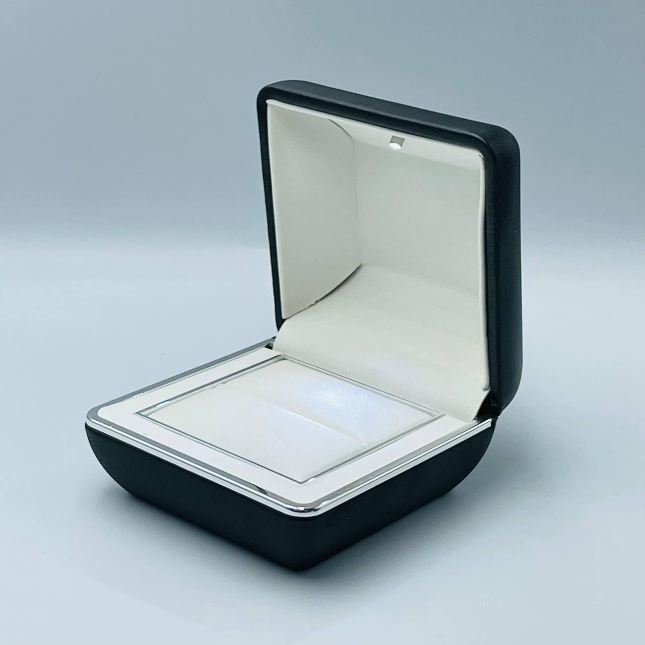 Ювелирная коробочка черный шелк для кольца 19375-102