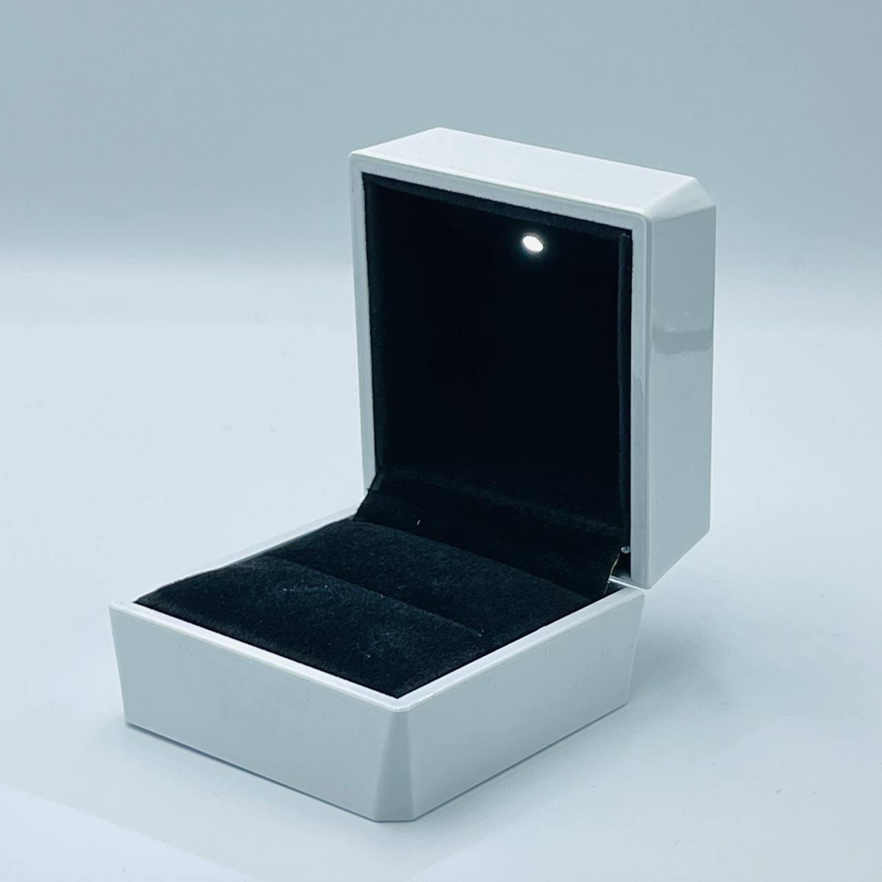 Ювелирная коробочка белая для кольца с подсветкой 19375-126 - фото 2 - id-p103695864