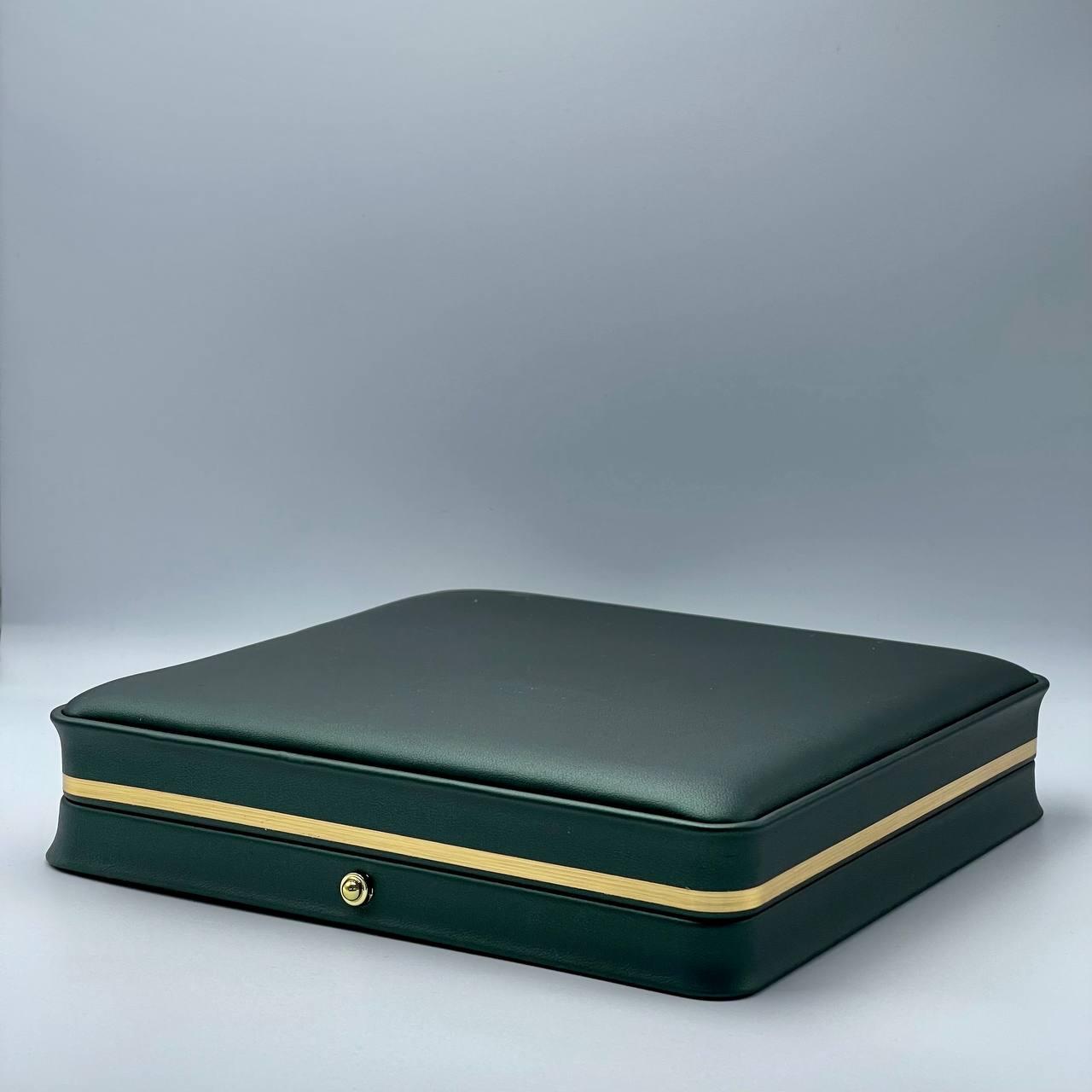 Ювелирная коробочка зеленая для колье 19375-130