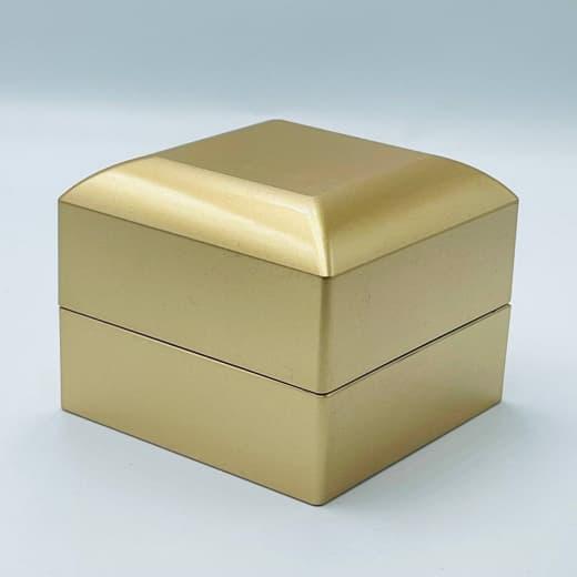 Ювелирная коробочка золотая для кольца большая с подсветкой 19375-68