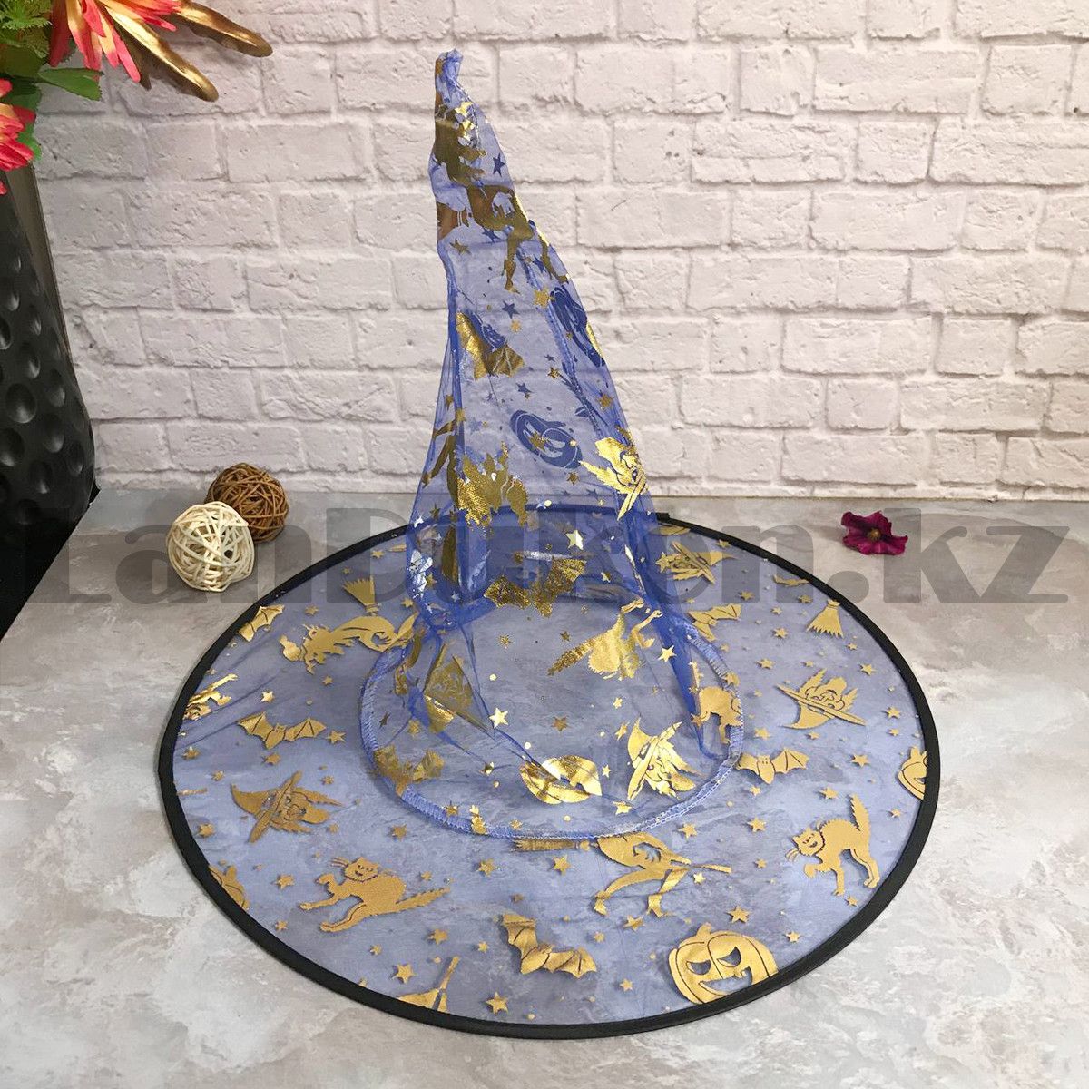 Шляпа ведьмы на Хэллоуин (Halloween) полупрозрачная голубая с золотистым рисунком (высота 34 см)
