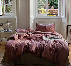 Комплект двуспального постельного белья из тенселя размера king-size, однотонный цвет с контрастной простынью.