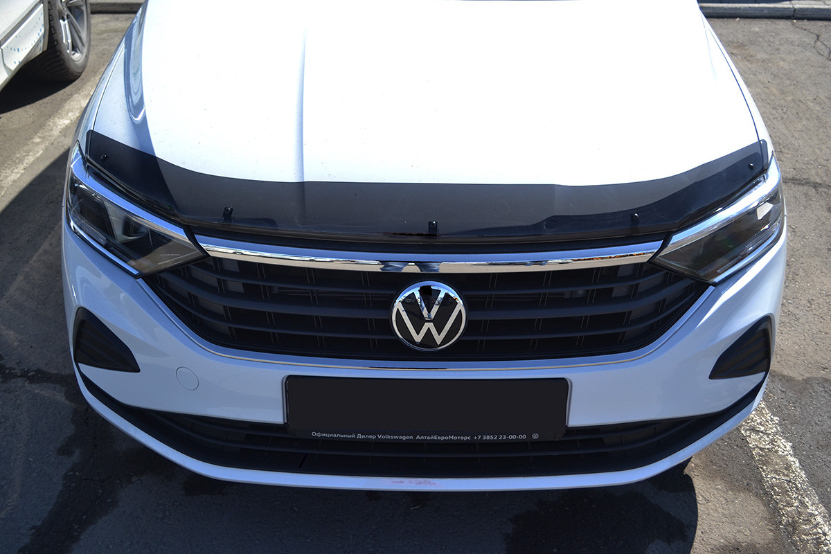 Мухобойка (дефлектор капота) Volkswagen Polo 2020+ седан (Б) - фото 1 - id-p103906061