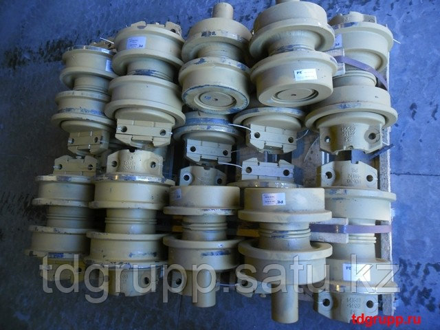 14X-30-00140 каток поддерживающий на KOMATSU D65E-12
