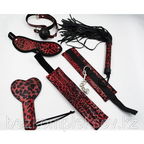 Фетиш набор красный леопард из 5 предметов (наручники, кляп, стек, флоггер,  маска)