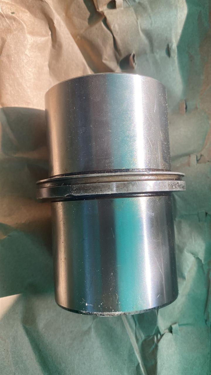 Шкворень поворотного кулака Liebherr 571316608
