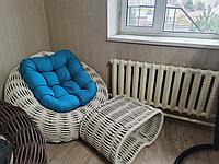Кресло - гнездо плетеное белое/синяя подушка из искусственного ротанга. Класс "Элит"
