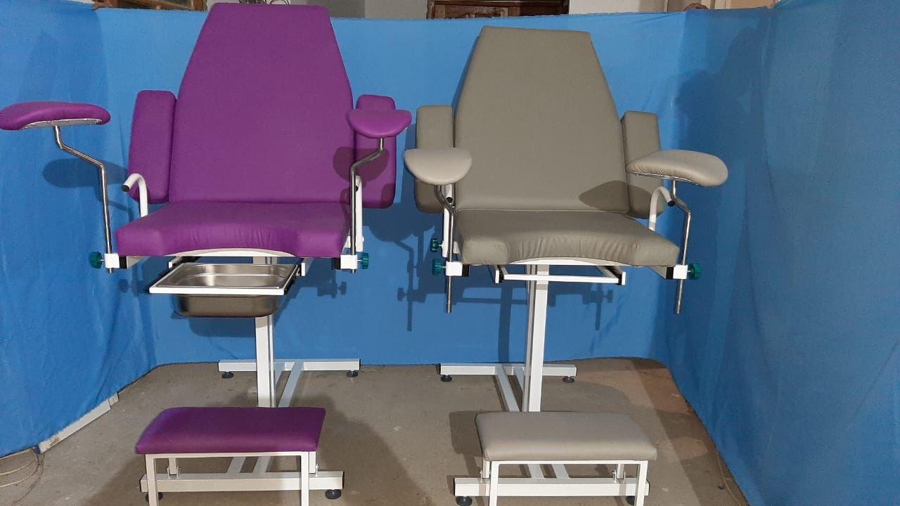 Кресло гинекологическое КГ с ручной механической регулировкой угла наклона спинной и тазовой секций.