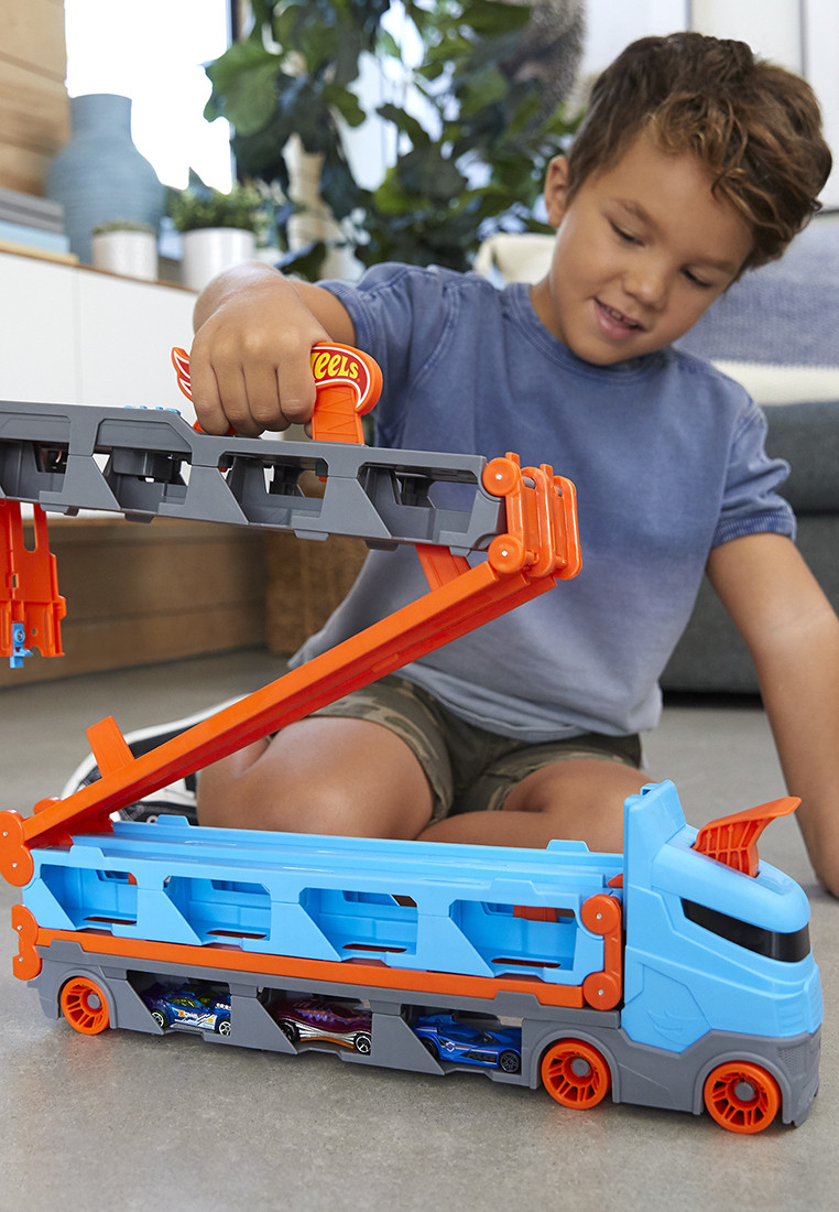 НаборHot Wheels Сити Грузовик-автотрек Скоростная автотрасса GVG37