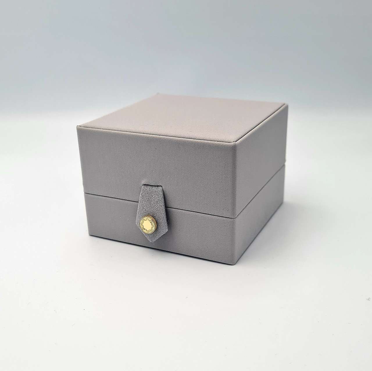 Ювелирная коробочка серая с кнопкой под кулон или серьги 19375-141