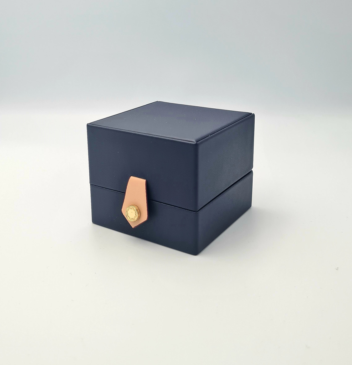 Ювелирная коробочка синяя с кнопкой для кольца 19375-139 - фото 1 - id-p103705126