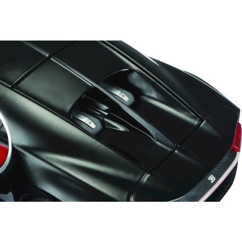 Assembly Line: 1:24 Bugatti Chiron Maisto