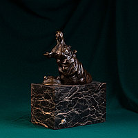 Кабинетная скульптура «Бегемоты»