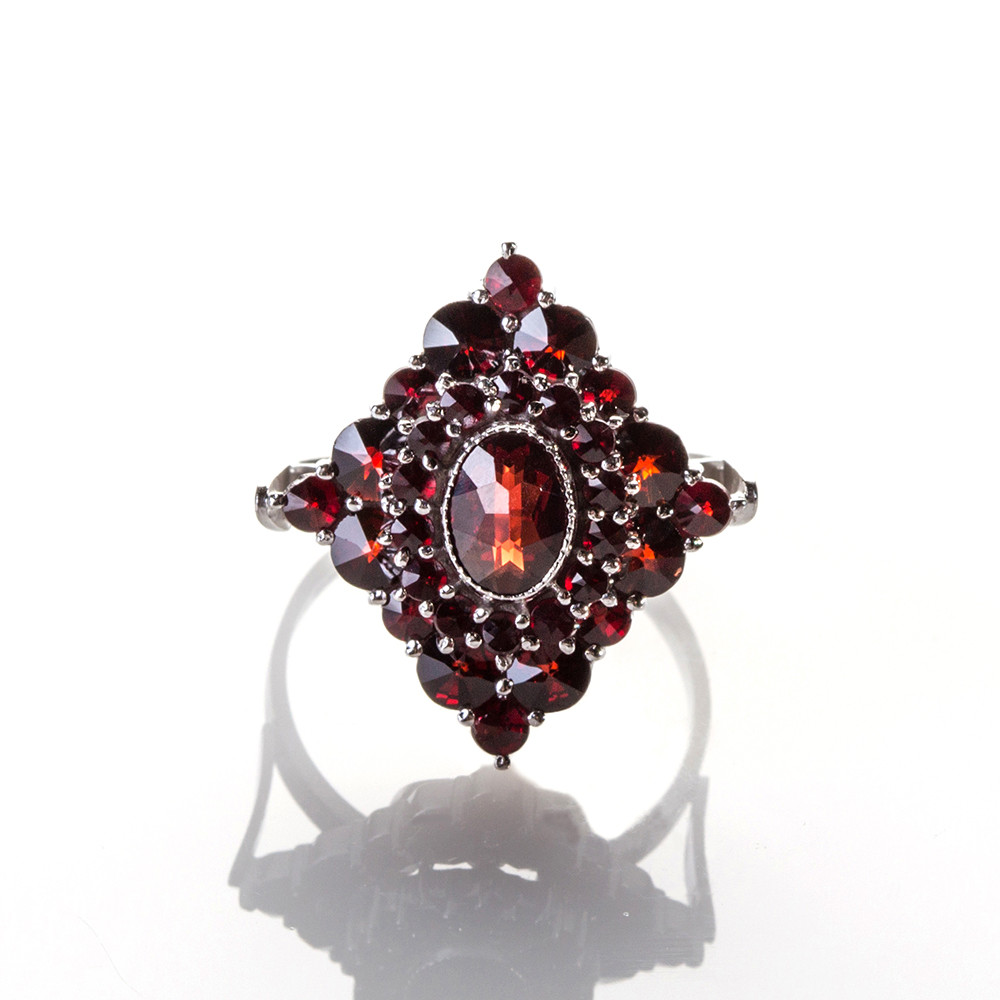 Кольцо из серебра с природным богемским гранатом - размер 16, фото 1