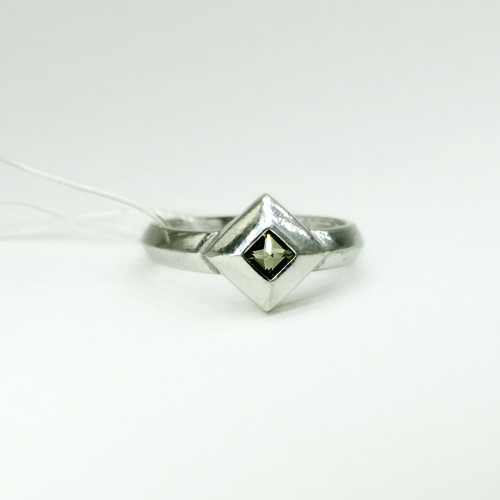 Кольцо из серебра с природным влатавином - размер 15,5