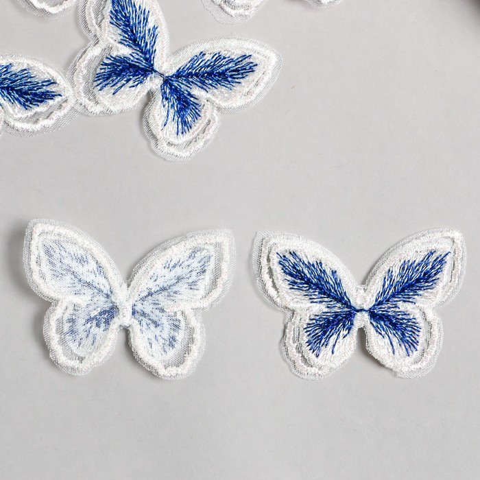 Декор для творчества текстиль вышивка "Бабочка бело-синяя" двойные крылья 3,7х4,5 см