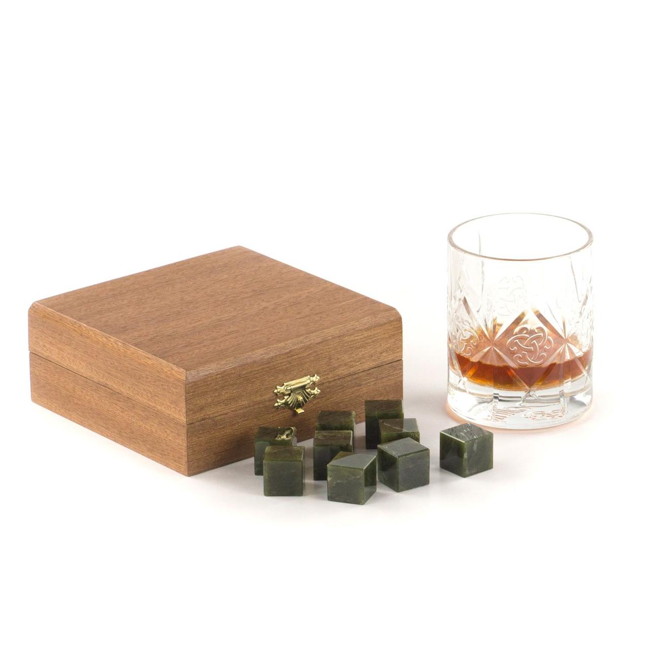 Подарочные камни для виски из нефрита 9 штук в деревянной коробке 121249 - фото 1 - id-p84311542