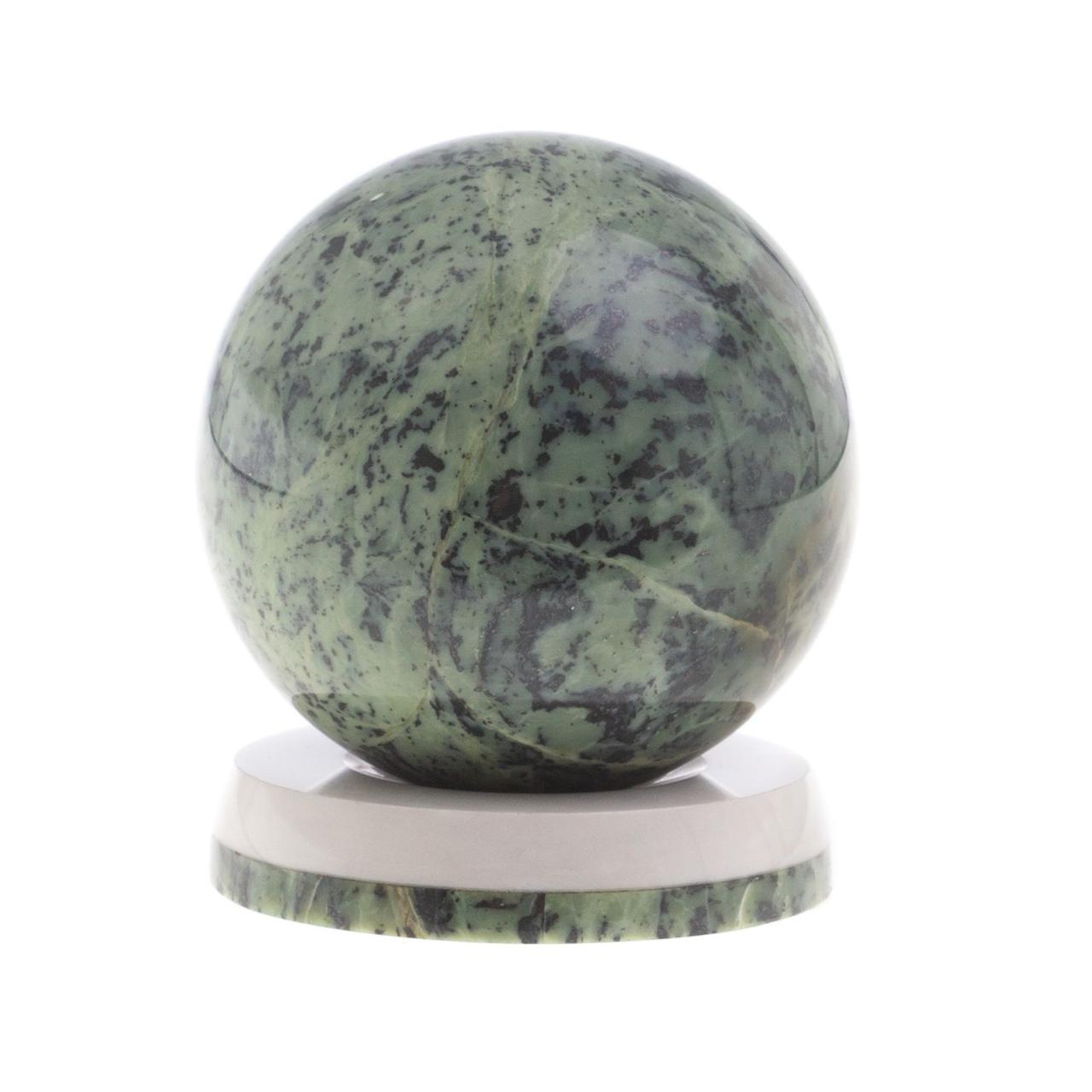 Шар из нефрита 9 см Антистресс на каменной подставке / шар нефритовый / шар для медитаций / каменный шар / - фото 1 - id-p101392895