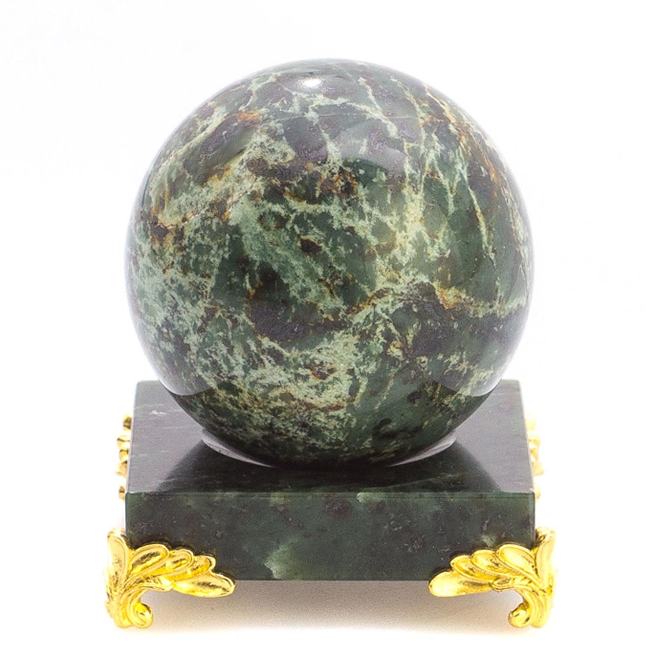 Шар из нефрита 5 см на подставке / шар декоративный / шар для медитаций / нефритовый шарик / сувенир из камня - фото 1 - id-p104513771