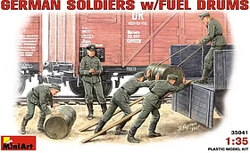 Сборная модель: German Soldiers with fuel drums (1\35) | MiniArt