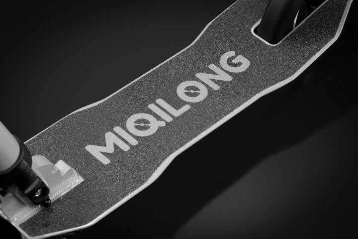 Самокат Miqilong Beagle Серый