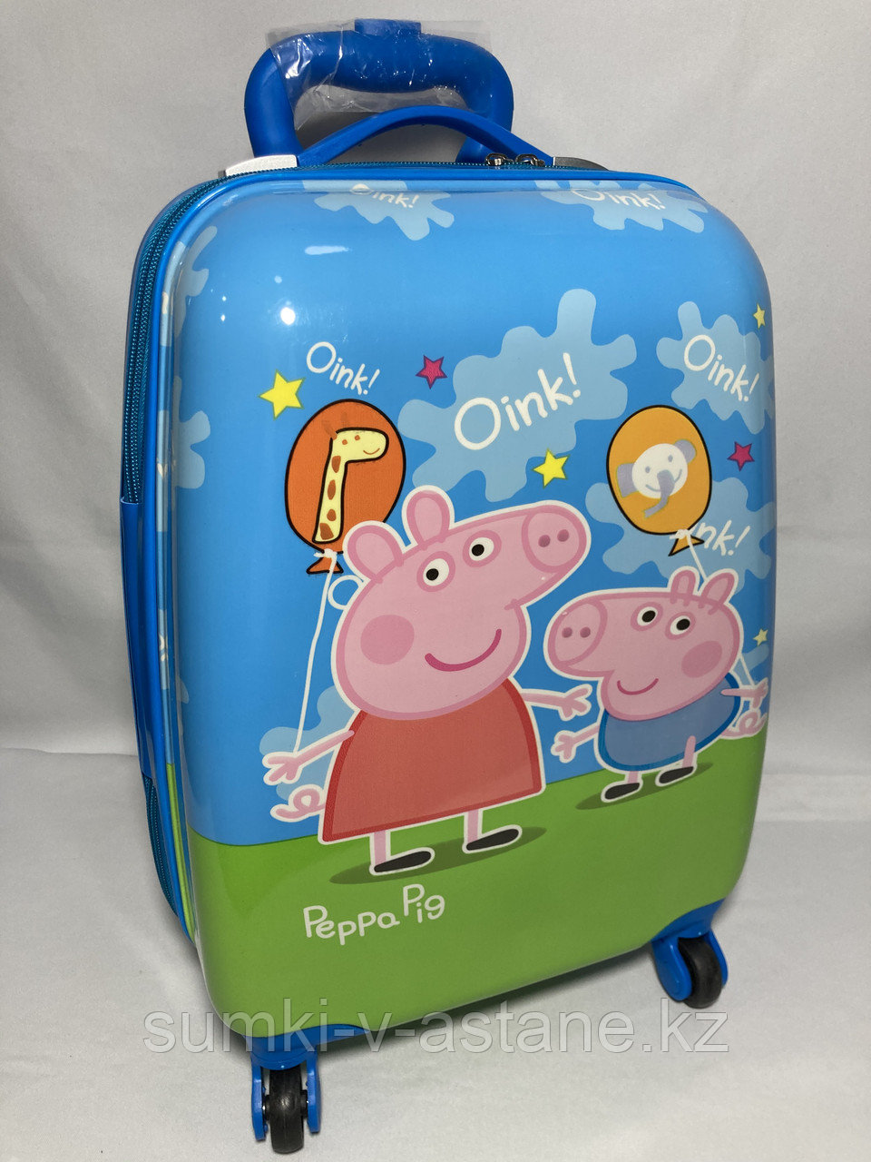 Детский чемодан из пластика на 4-х колёсах, 6-9 лет. Высота 46 см, ширина 31 см, глубина 21 см.