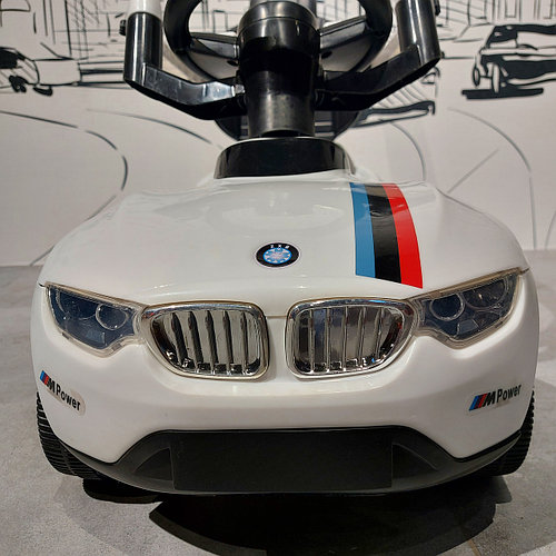 Надежный Толокар "BMW" с родительской ручкой и боковыми поручнями ...