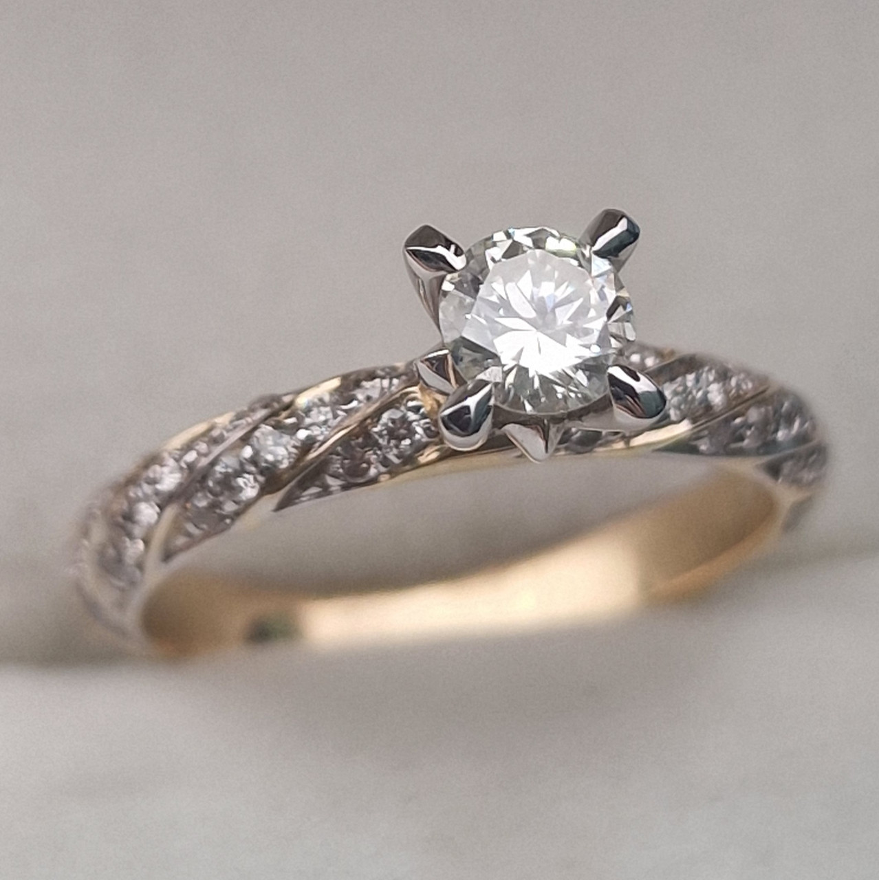 Золотое кольцо с бриллиантом 0,74Сt VS2/H VG-Cut