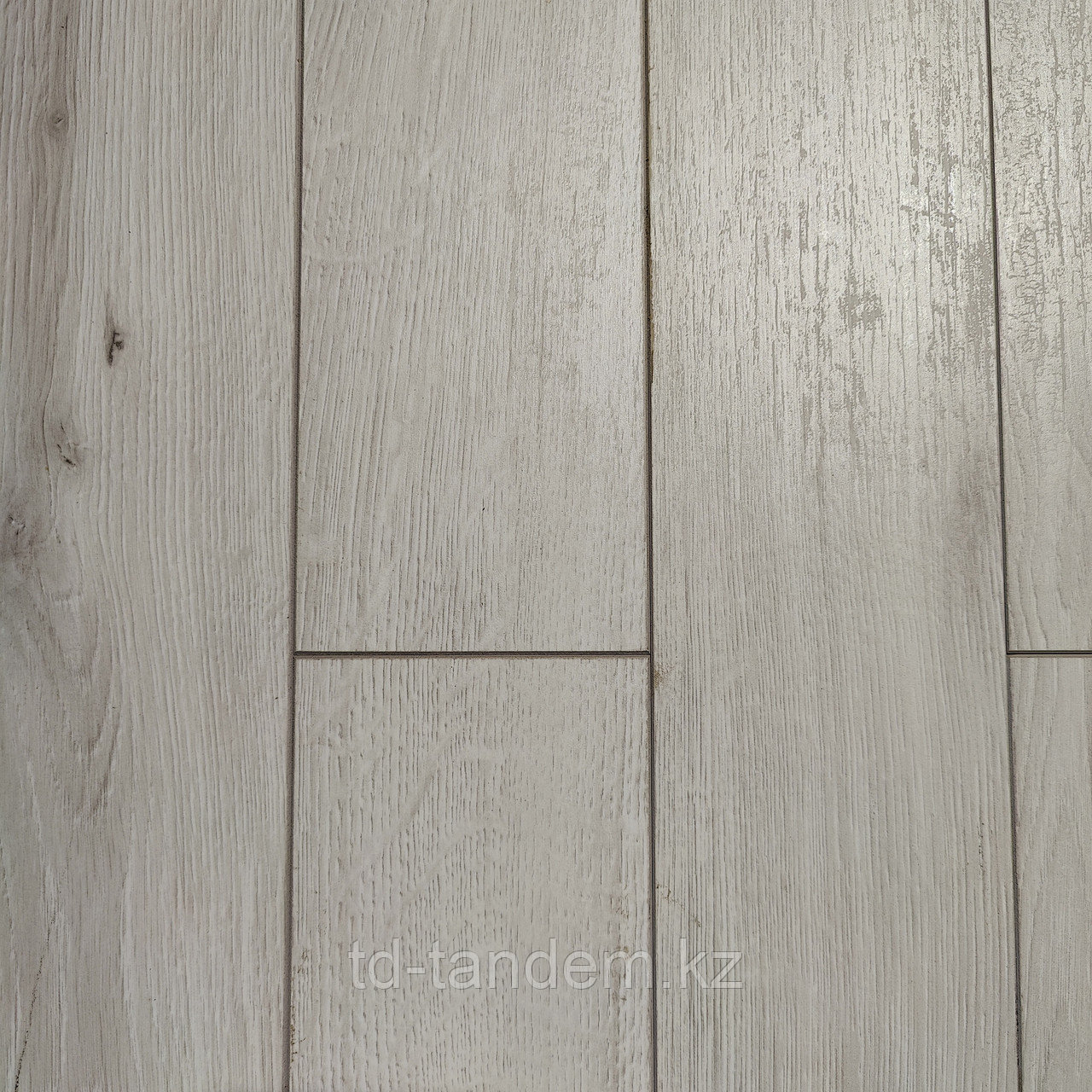 Ламинат Kronopol Flooring CUPRUM 4926 Дуб Римини 33класс/12мм, 4V Фаска (узкая доска)