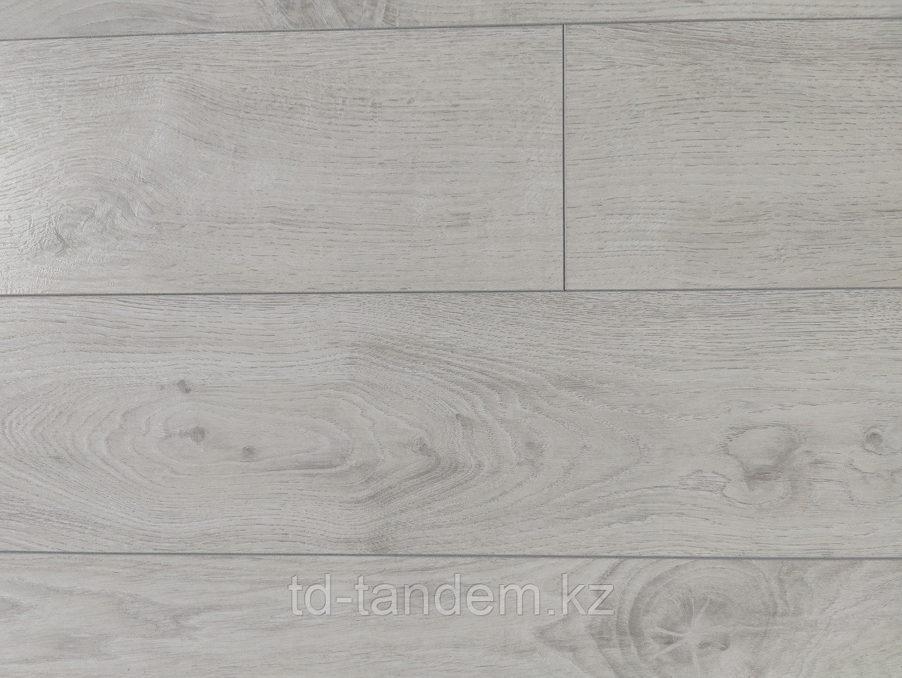 Ламинат Kronopol Flooring CUPRUM 2583 Дуб Асти 33класс/12мм, 4V Фаска (узкая доска)