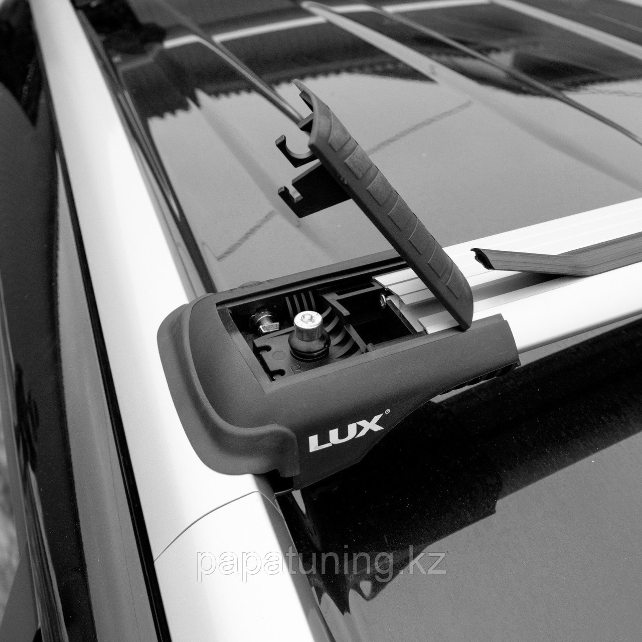 Багажная система LUX ХАНТЕР черная на нестандартные рейлинги для Renault Duster 2021- - фото 10 - id-p104968539