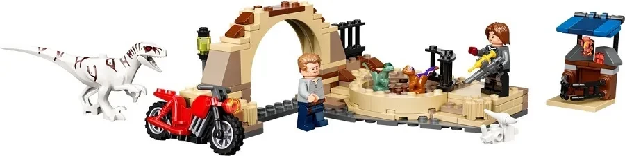 Конструктор LEGO Jurassic World Атроцираптор: погоня на мотоцикле 76945