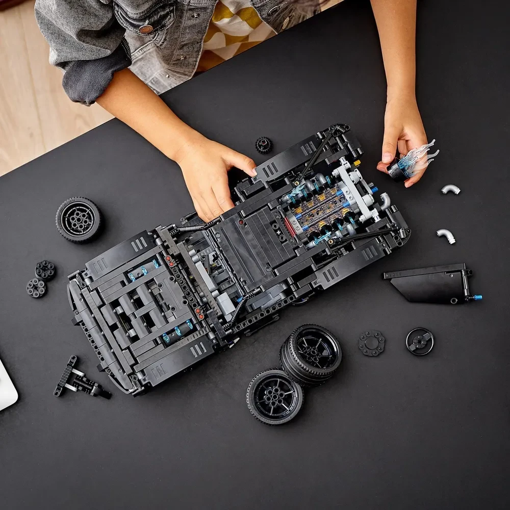 Конструктор LEGO Technic Бэтмен Бэтмобиль 42127