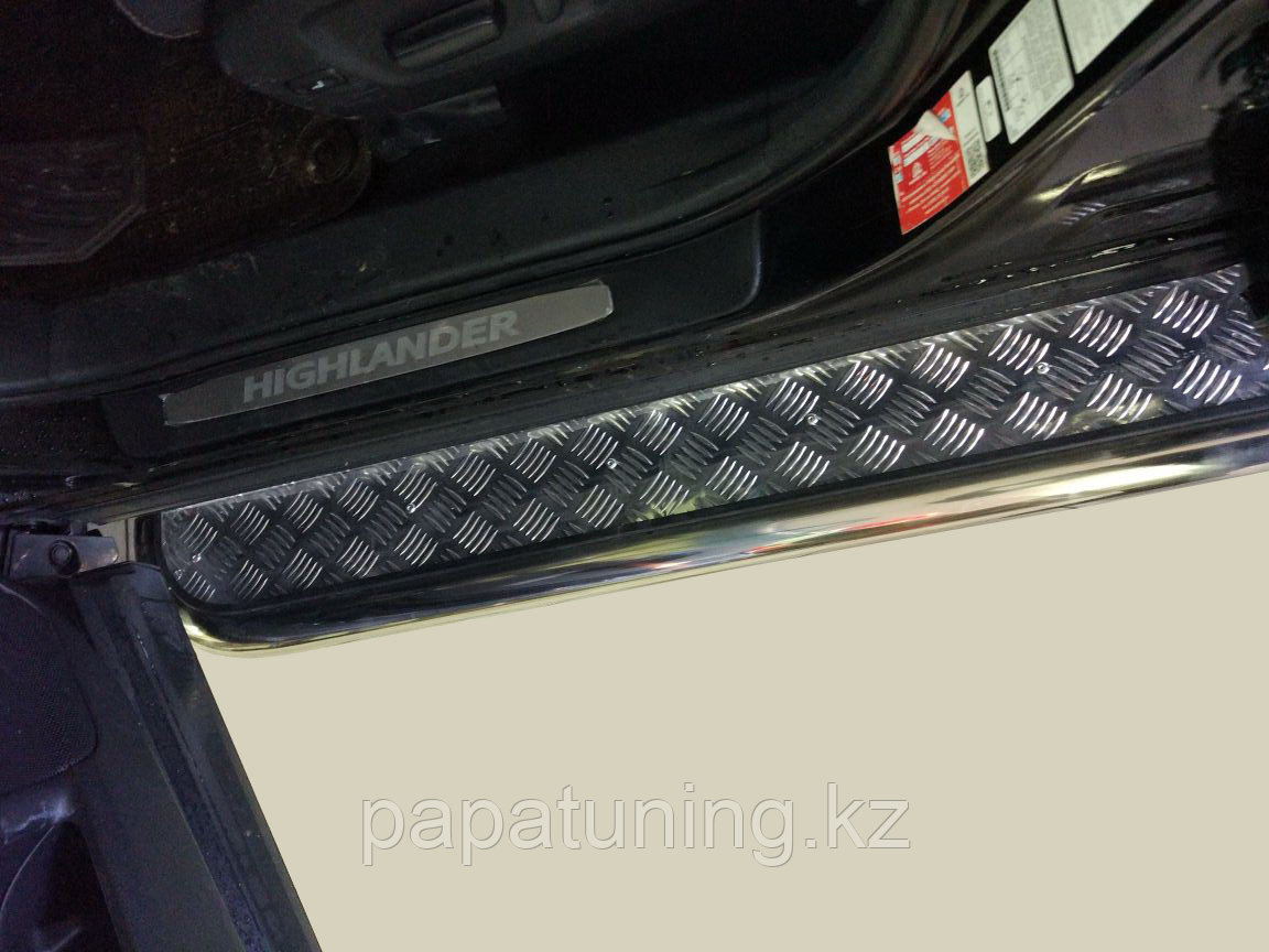 Пороги с накладным листом d60 ПапаТюнинг для Toyota Highlander 3 2014-2017 - фото 3 - id-p105048365
