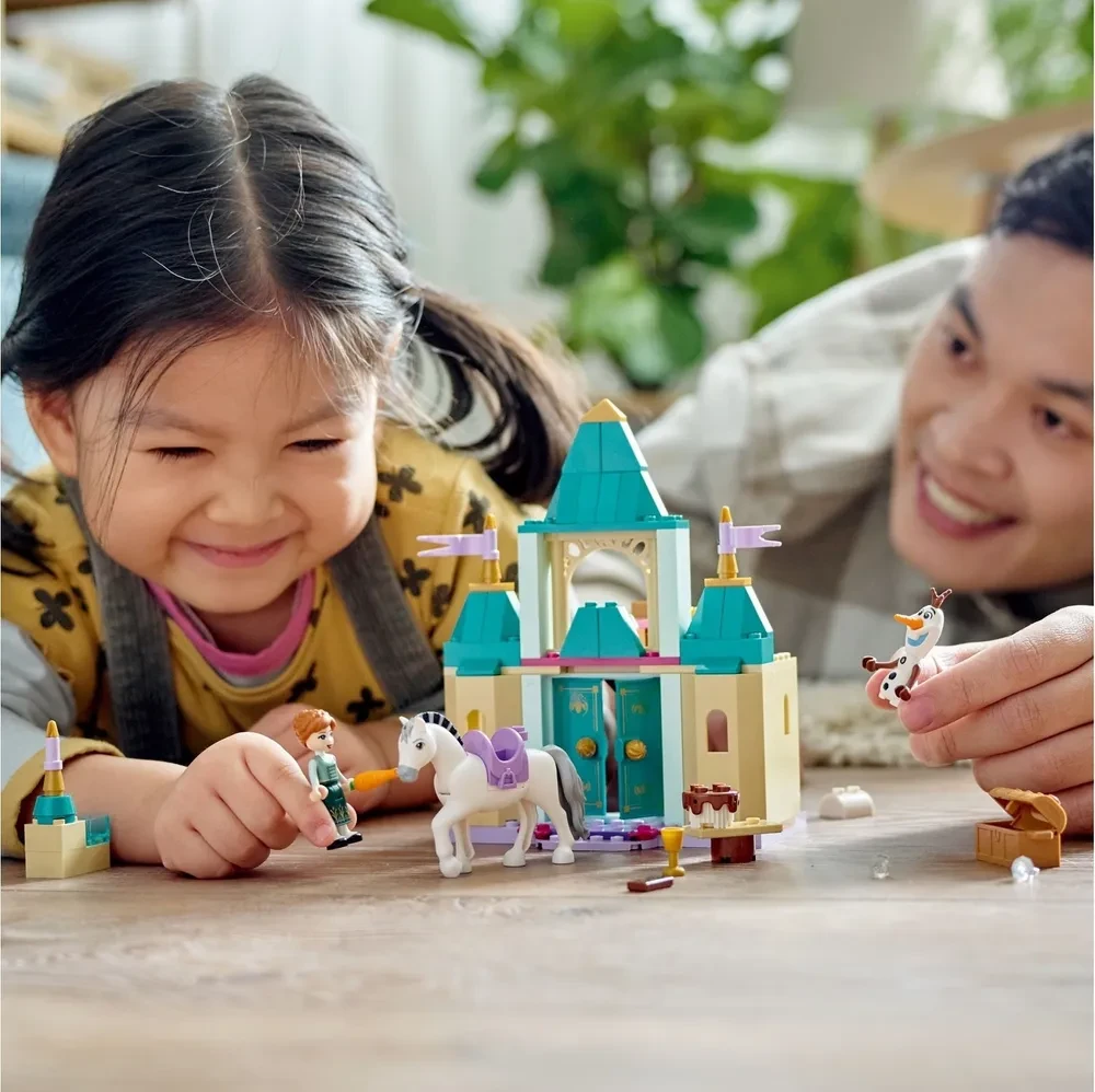 Конструктор LEGO 43204 Веселье в замке Анны и Олафа